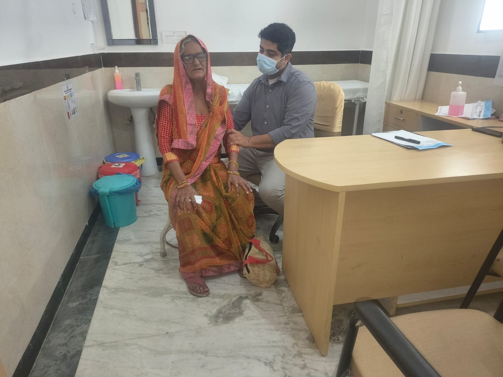 कैलाश हॉस्पिटल ने किया निःशुल्क फिजियोथेरेपी एवं हड्डी रोग परामर्श शिविर का आयोजन 1 WhatsApp Image 2026 09 02 at 6.11.29 PM