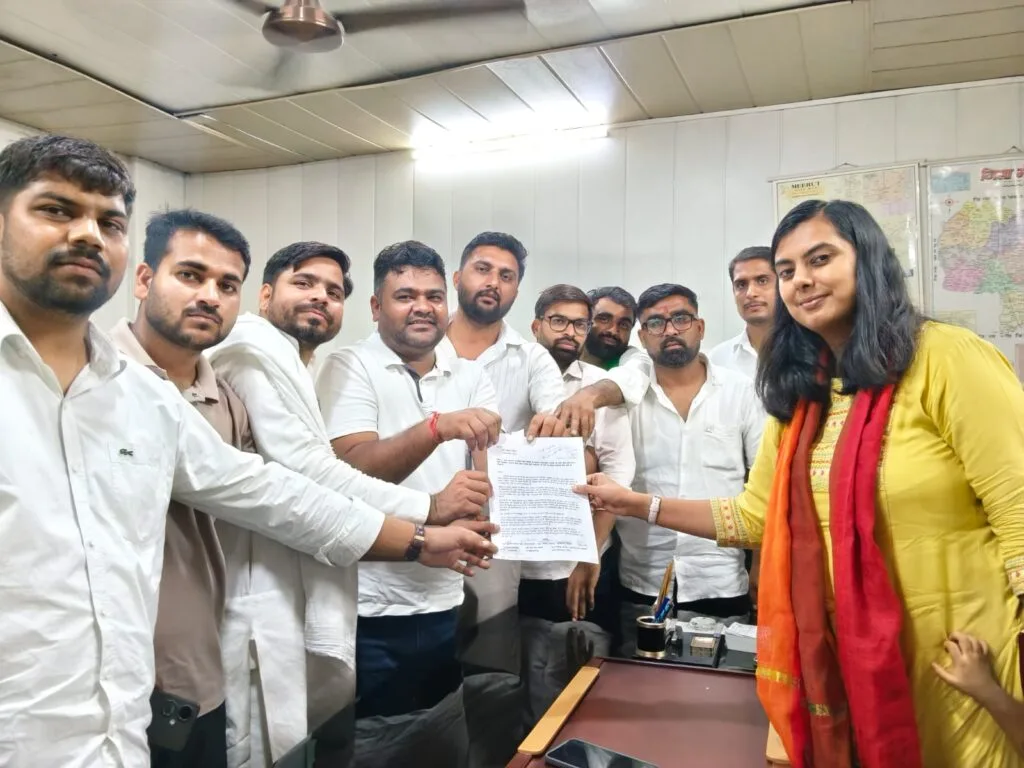 सीएम ग्रिड के अधूरे कार्यों पर नगर आयुक्त से शिकायत