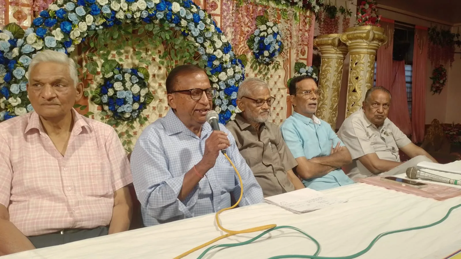 वरिष्ठ नागरिक कल्याण समिति के कोषाध्यक्ष की भूमि पर कब्जा