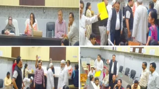 समोसे के साथ पेड़ा नहीं मिला तो भड़के सभासद