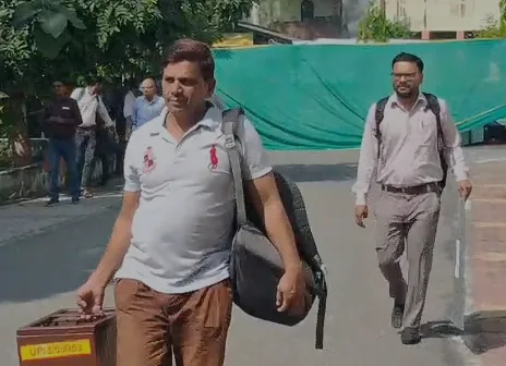MLC Election Meerut: 107 मतदान केंद्रों पर चुनाव की तैयारी पूरी, कड़ी सुरक्षा में रवाना हुईं पोलिंग पार्टियां