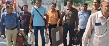 MLC Election Meerut: 107 मतदान केंद्रों पर चुनाव की तैयारी पूरी, कड़ी सुरक्षा में रवाना हुईं पोलिंग पार्टियां