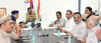 त्योहारों से पहले मेरठ पुलिस अलर्ट, व्यापारियों संग एसएसपी की बैठक