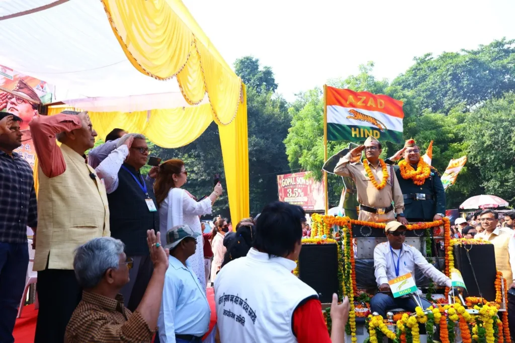 प्रमुख मार्गों से गुजरते हुए स्वतंत्रता संग्राम के बलिदानियों के प्रति सम्मान का संदेश दिया। वहीं, लेफ्टिनेंट आर. माधवन पिल्लई के संबोधन और डॉ. अतुल कृष्ण की मांग ने आयोजन के ऐतिहासिक विमर्श को भी प्रमुखता दी।