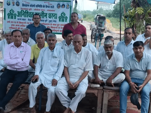 मेरठ मंडपम पर किसानों का अनिश्चितकालीन धरना 6 Indefinite dharna of farmers at Meerut Mandapam