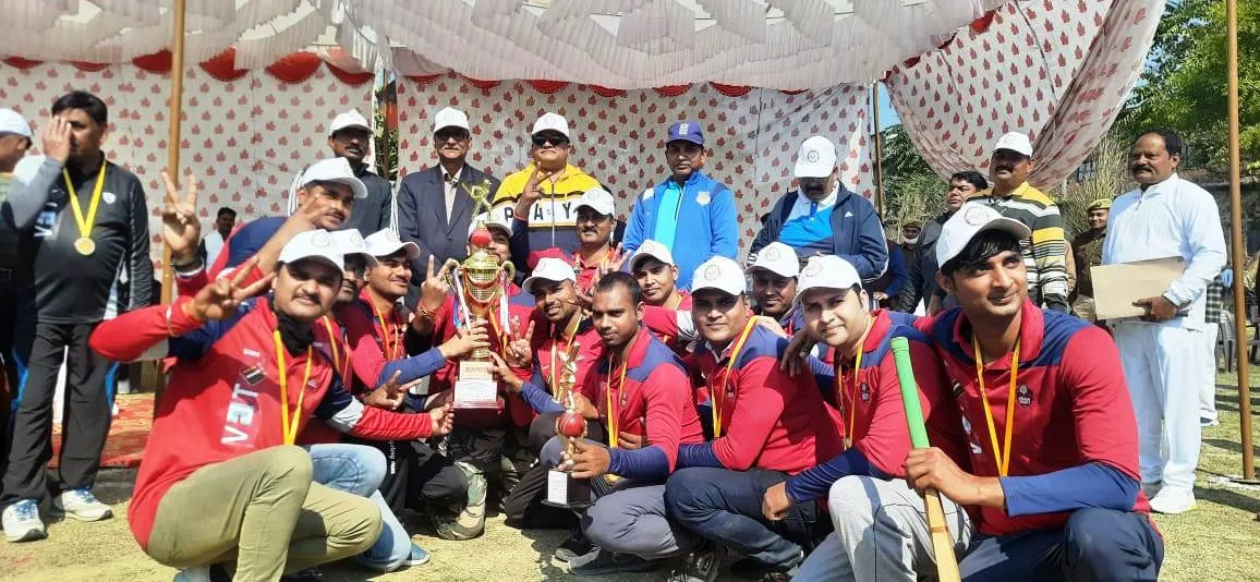 मैत्री क्रिकेट मैच में पुलिस अफसरों ने प्रशासनिक अफसरों को दी मात 1 01 1