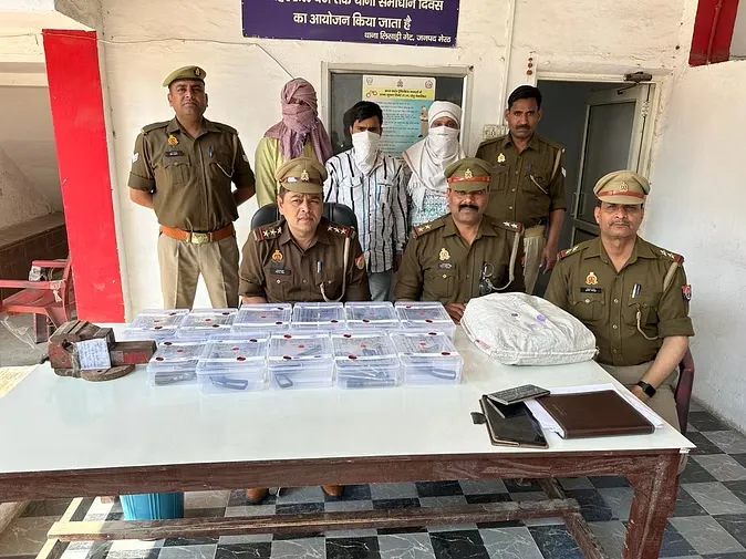 पुलिस ने पकड़ी अवैध असलाह फैक्ट्री, तीन आरोपी गिरफ्तार 2 image 37