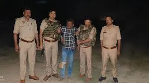 मंगलवार तड़के पुलिस मुठभेड़ में पैर में गोली लगने से घायल हो गया। 7 मंगलवार तड़के पुलिस मुठभेड़ में पैर में गोली लगने से घायल हो गया।
