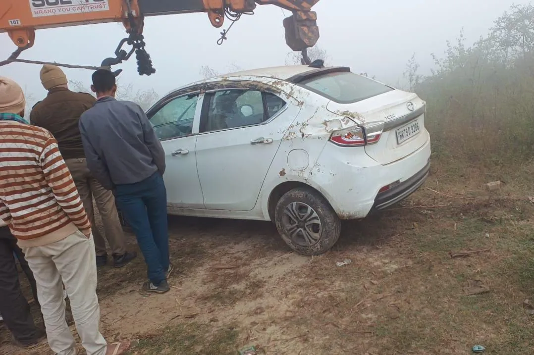 गूगल मैप के भरोसे चल रहे थे, नहर में गिरी कार 1 गूगल मैप के भरोसे चल रहे थे, नहर में गिरी कार