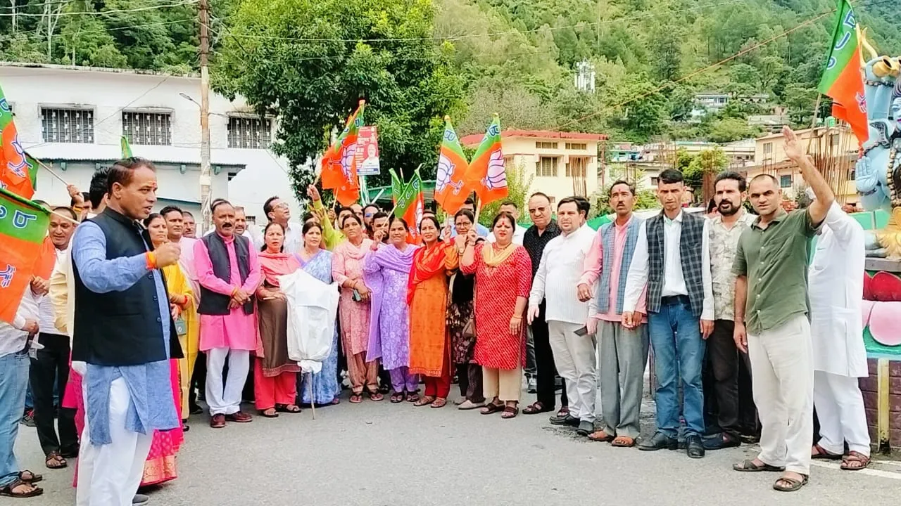 UttarKashi News: पीएम मोदी व उनकी माताजी के खिलाफ अभद्र टिप्पणी पर आक्रोश