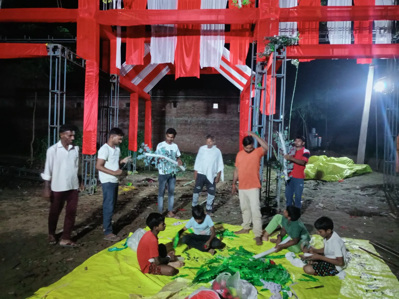 नवदुर्गा पूजा की चल रही बड़े ही धूमधाम से तैयारी