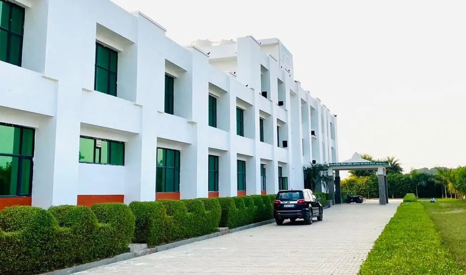 Charak Ayurvedic Medical College Meerut: परंपरागत आयुर्वेदिक चिकित्सा और आधुनिक शिक्षा का संगम