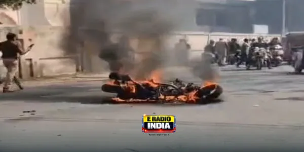 चिराग चौराहे पर चलती बाइक बनी आग का गोला, सड़क पर मचा हड़कंप 10 चिराग चौराहे पर चलती बाइक बनी आग का गोला, सड़क पर मचा हड़कंप