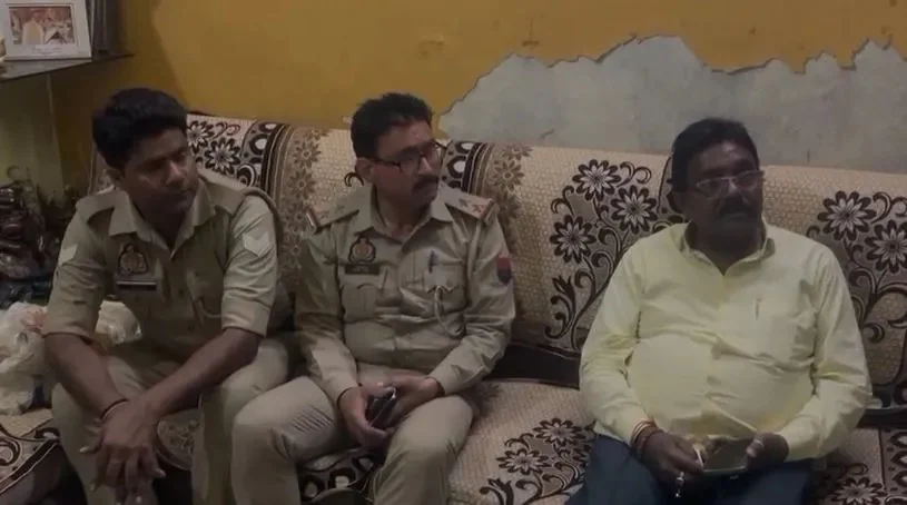 Police Guard Remains Stationed at Naveen Gupta's Residence; Women's Sit-in Protest Continues for the Eighth Day